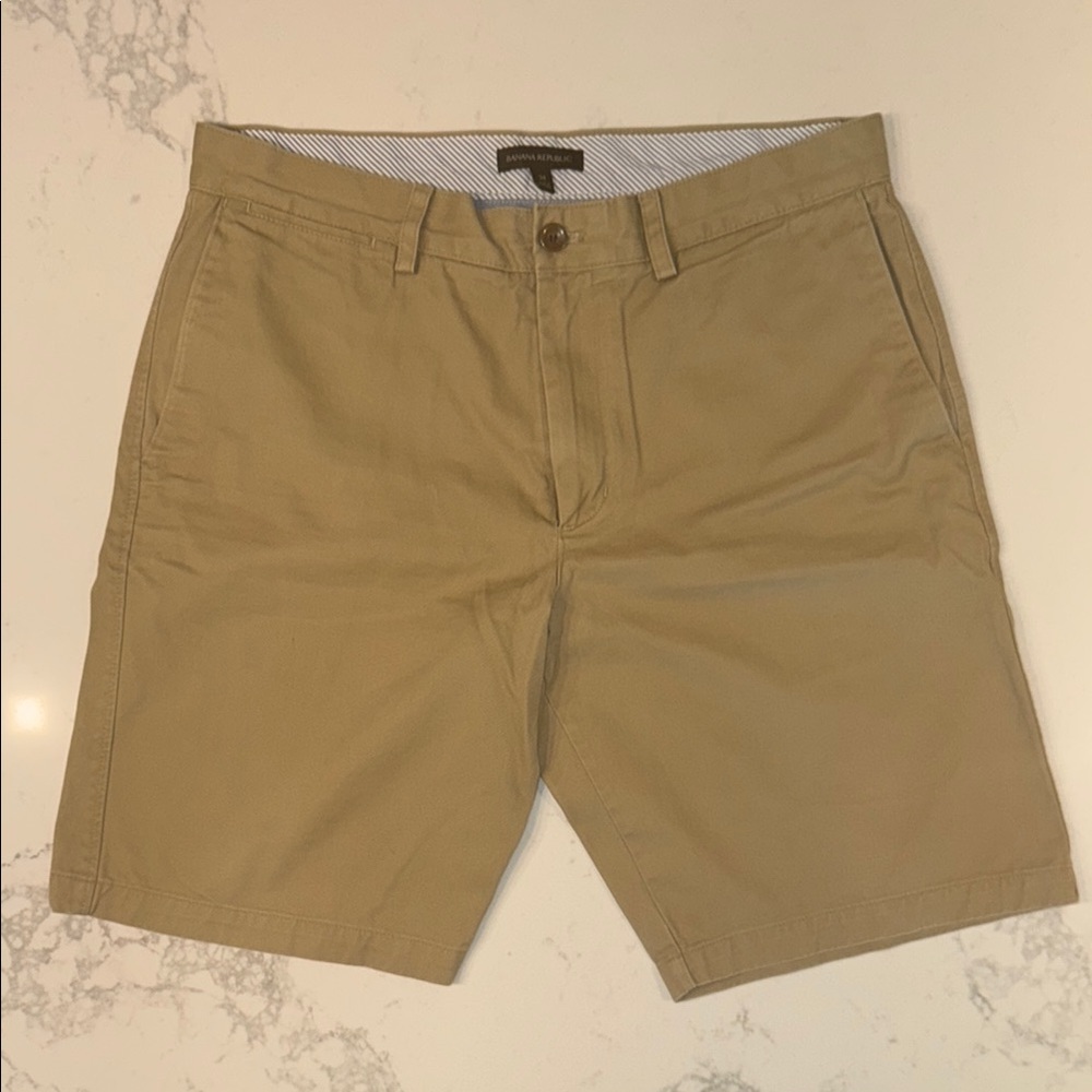 Banana republic Men's khaki Shorts size 34